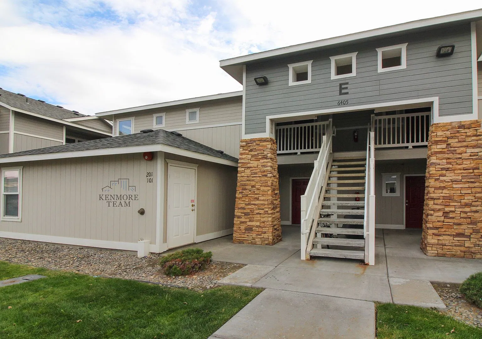 2 Bedroom, 2 Bath Upstairs Unit in West Pasco 4-Plex — Photo 2