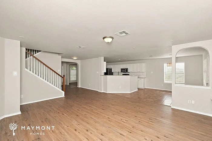 4 bed, 2.5 bath, 3231 sqft, $2,588 — Photo 4