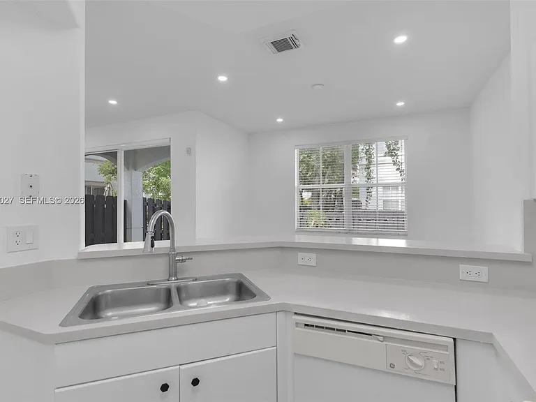 8165 NW 108th Ave — Photo 6