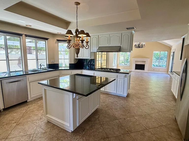 1922 Golden Sky Cir — Photo 6