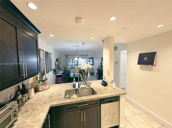450 Paradise Isle Blvd APT 102, Hallandale Beach, FL 33009