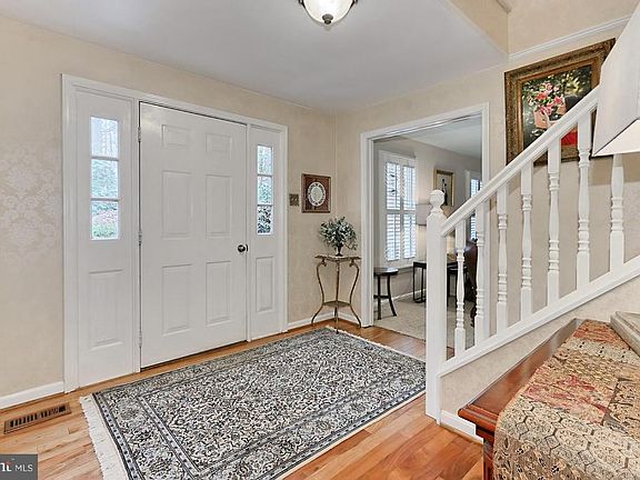3rd image of 11699 Occoquan Oaks Ln