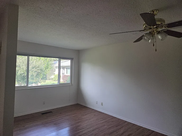 130 S Main St — Photo 6