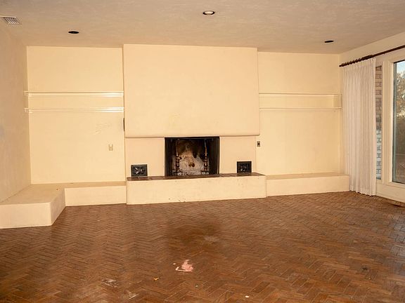 3rd image of 1244 Park Hill St