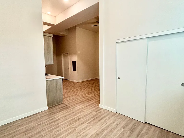 Vibrant Studio Apartment - Belmont St — Photo 41