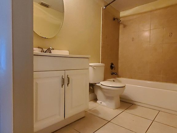 5th image of 2822 Somerset Park Dr APT 102
