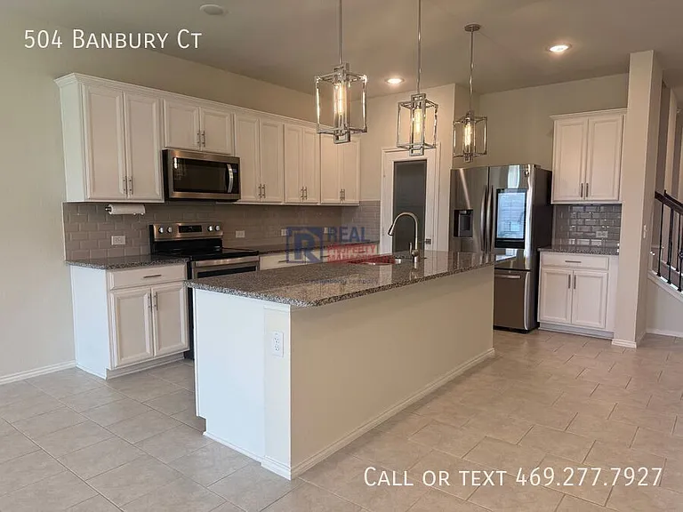 504 Banbury Ct — Photo 9