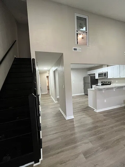 3 bed, 1058 sqft, $2,700 — Photo 4
