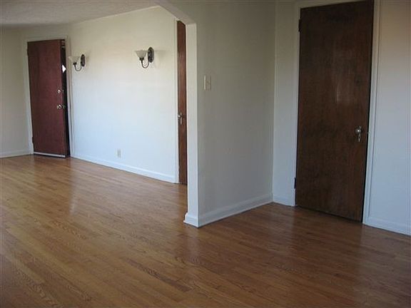 4th image of 5647 Hamilton Ave APT 2