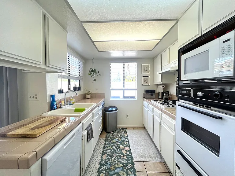 1013 W Linden St #32 — Photo 10