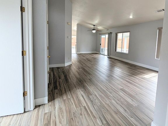 5th image of 1093 Daphne Ct