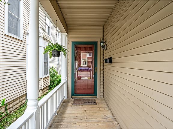 3rd image of 609 W Ash St