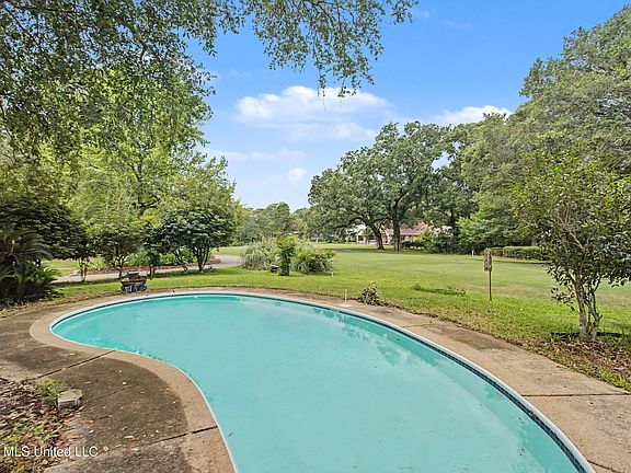 4th image of 6621 Golf Club Dr