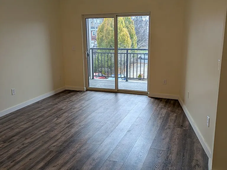 1115 N Walnut St — Photo 2