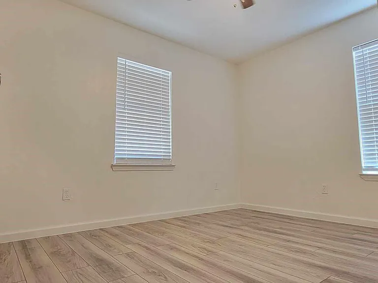 7409 Valeda Dr — Photo 13