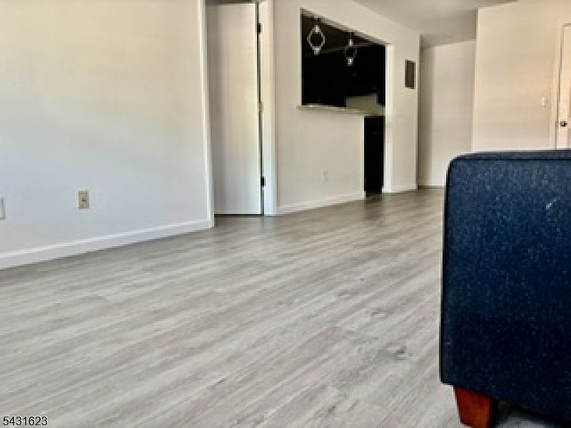 1st image of 392 College Dr