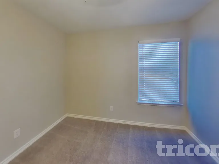 233 Amherst Dr — Photo 11