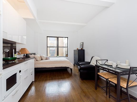 3rd image of 212 W 91st St APT 308