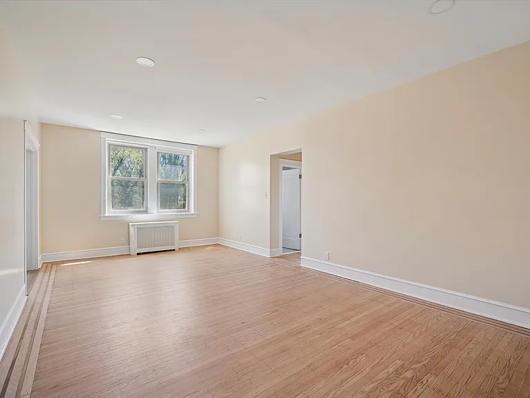 6202 Wayne Ave #B31 — Photo 8