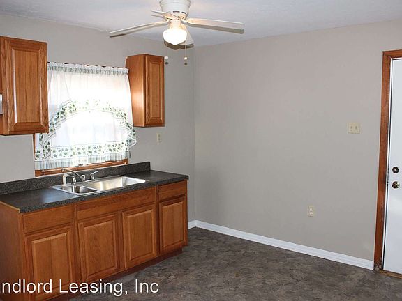 4th image of 4028 Meadow Ln