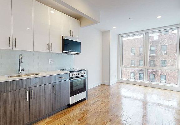 3rd image of 13828 Queens Blvd APT 6B