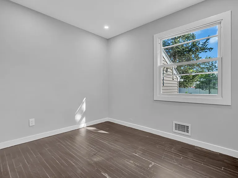 32 Northfield Ave — Photo 32