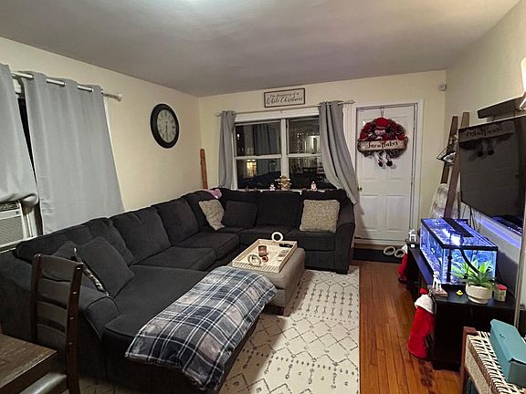 3rd image of 201 E Broadway APT 5A