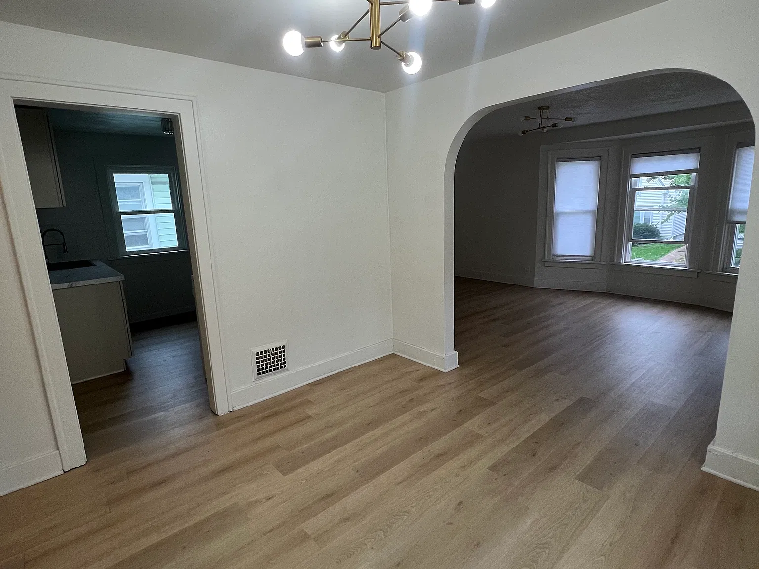 2 bed, 900 sqft, $1,500 — Photo 4