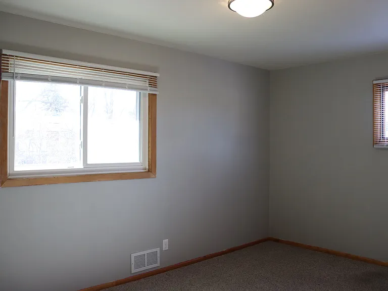 113 E Owens Ave — Photo 7