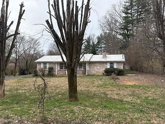 3rd image of 335 Gay Rd