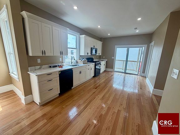 2nd image of 430 Meridian St APT 2