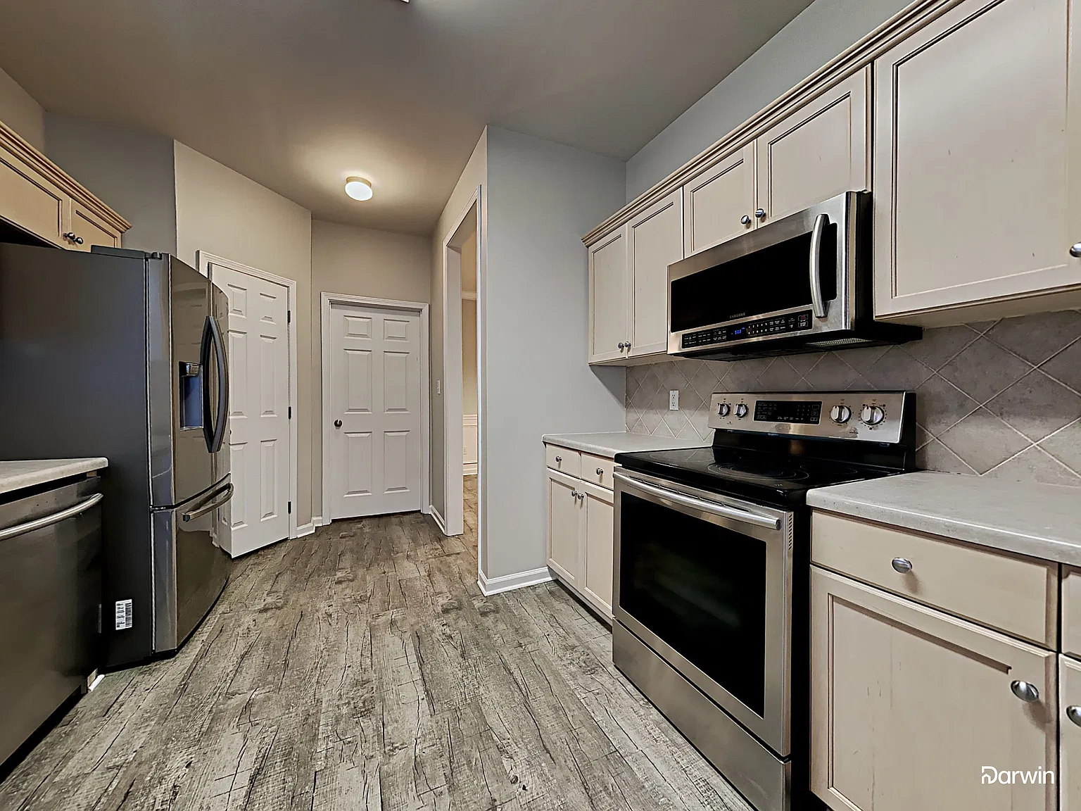 3 bed, 2.0 bath, 1730 sqft, $2,015 — Photo 2