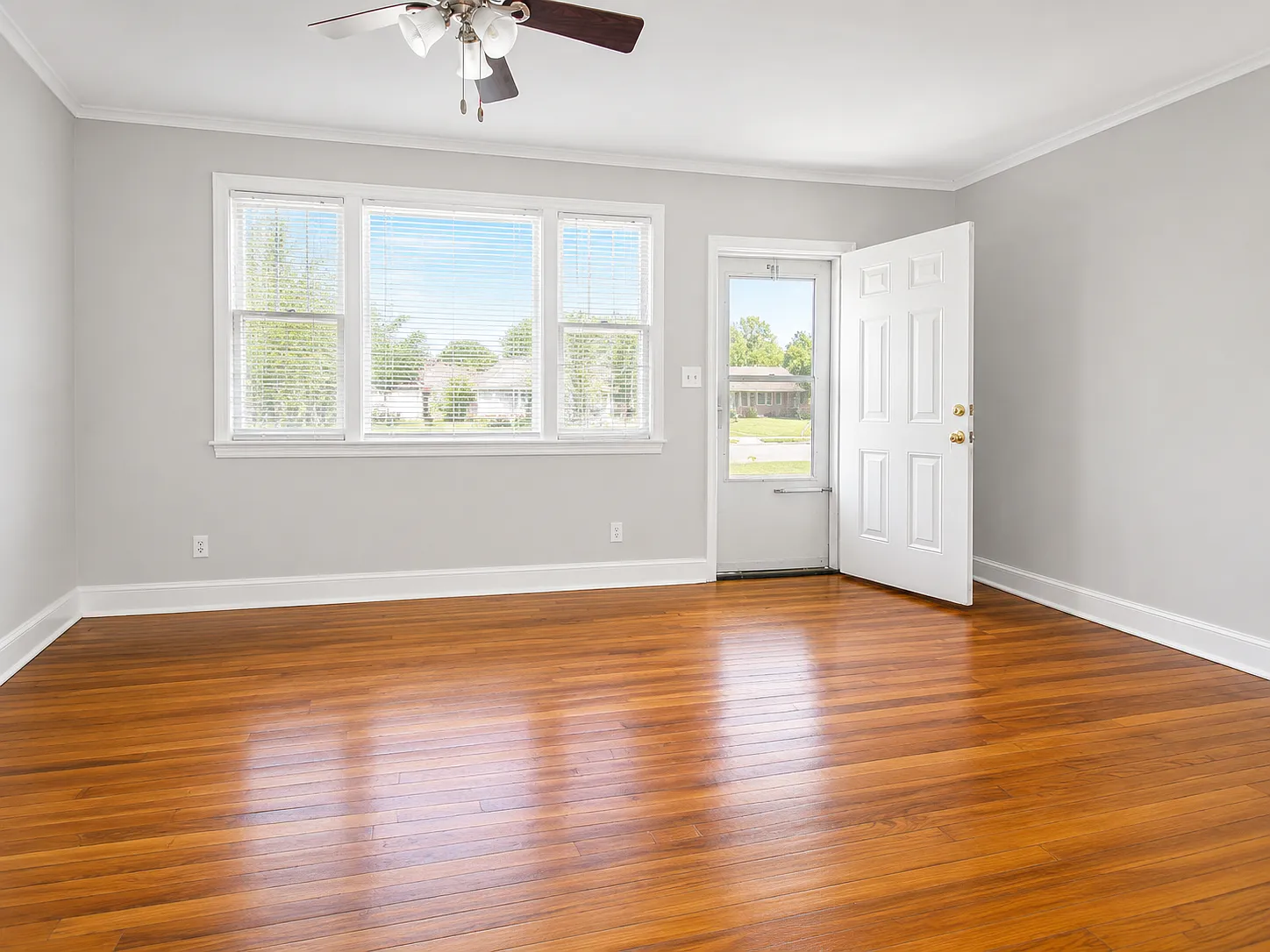 3 bed, 1200 sqft, $1,295 — Photo 2