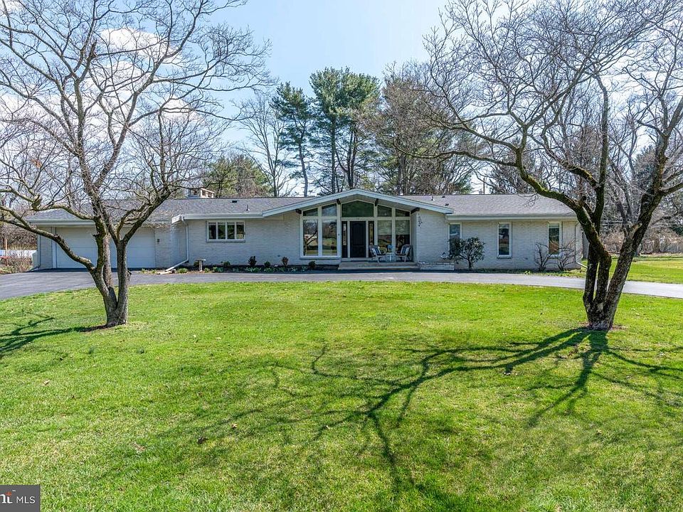 1st image of 35 Country Club Rd