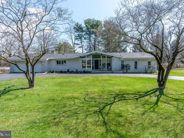 35 Country Club Rd, Carlisle, PA 17015