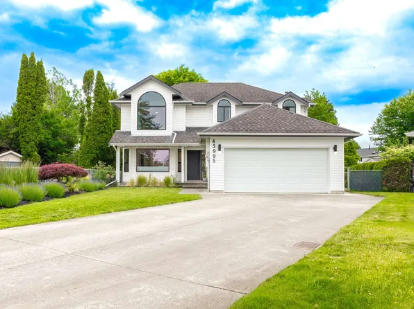 45995 Ivy Ave, Chilliwack, BC V2R 2C5