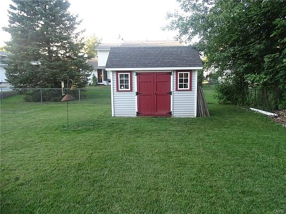 New hand built storage shed in the backyard