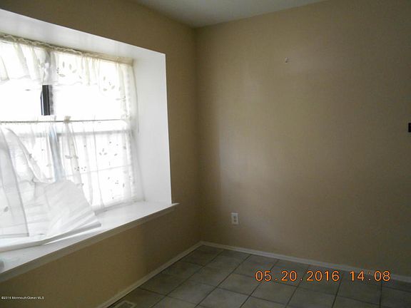 4th image of 1102 Arlington Dr #2
