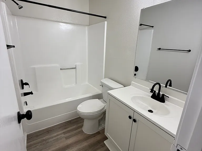 Pine Tree Apartments — Photo 32