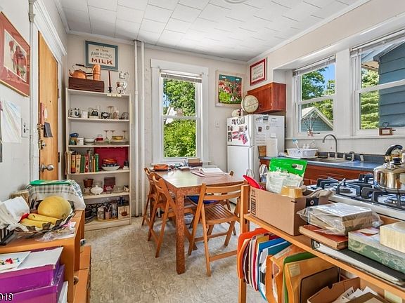 4th image of 24 Franklin Ave