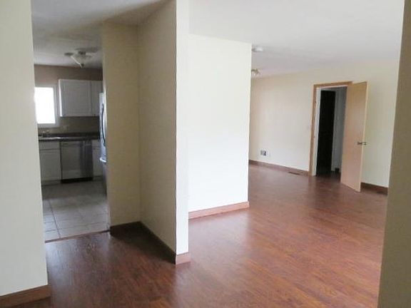 3rd image of 1015 Sunset Ct