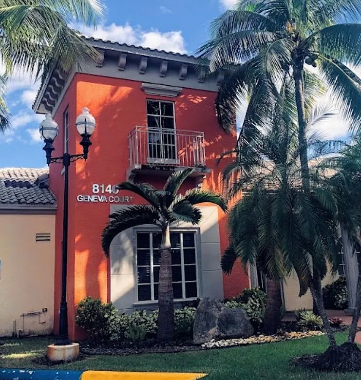 2 bed, 1036 sqft, $2,395 — Photo 3