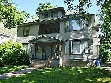 4 bed, 1.5 bath, 2200 sqft, $2,200 — Photo 1