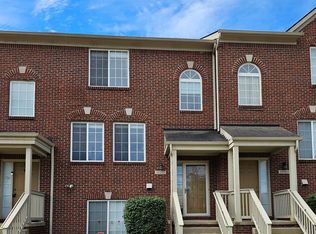 35373 Forest St, Wayne, MI 48184