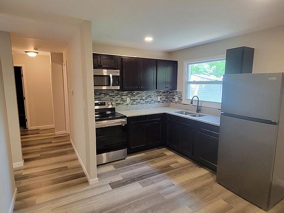3rd image of 1228 Congress Ave