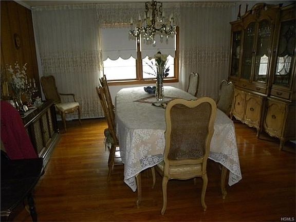 2nd image of 255 Sommerville Pl