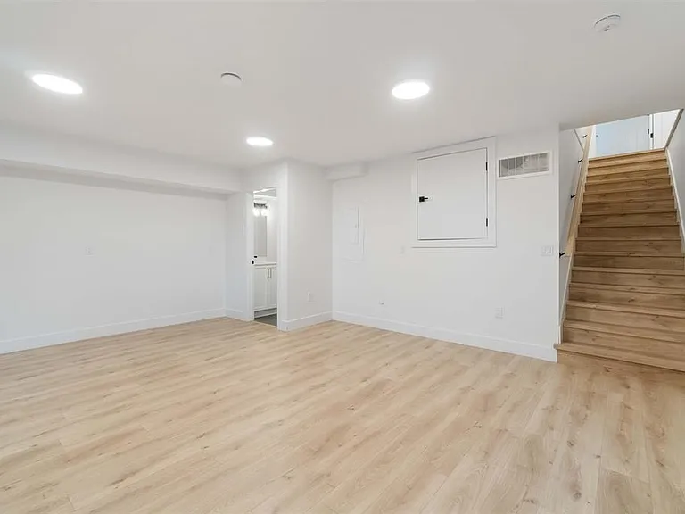 1162 Howse Pl — Photo 6