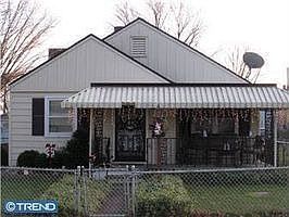 Home for Sale in Delanco, New Jersey $165,000