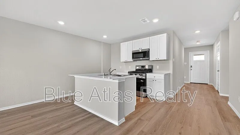 3 bed, 2.0 bath, 1201 sqft, $1,995 — Photo 3