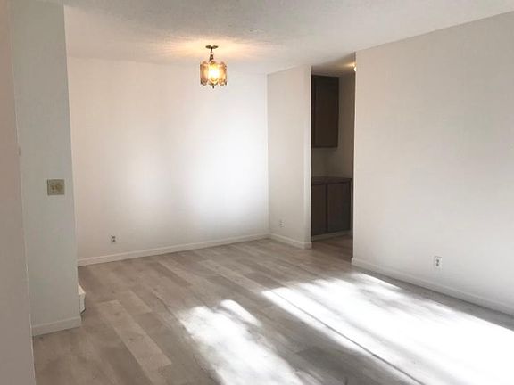 5th image of 1055 N Capitol Ave #740